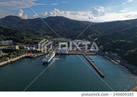 An aerial photograph overlooking the fishing port at Saganoseki Port in Oita Prefecture, where ferries dock. 140009385