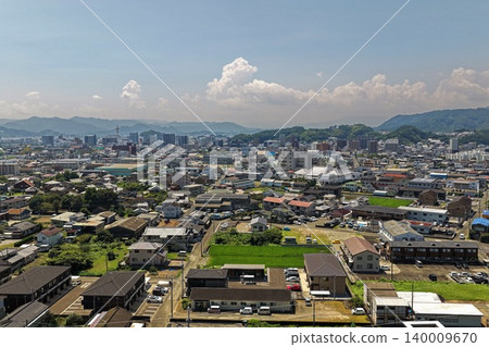 空拍照片顯示了宮崎縣延岡市及其山脈。 140009670