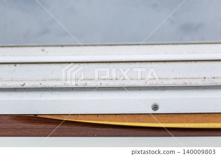 Cleaning aluminum sash Cleaning aluminum sash 140009803