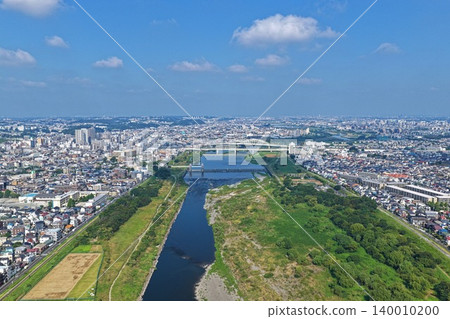 An aerial photograph overlooking the Tama River and bridges in Tama Ward, Kawasaki City, Kanagawa Prefecture. 140010200