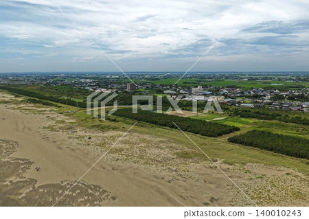 An aerial photograph overlooking Minamihama Beach and coastal settlements in Sammu City, Chiba Prefecture. An aerial photograph overlooking Minamihama Beach and coastal settlements in Sammu City, Chiba Prefecture. 140010243