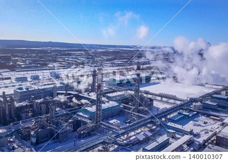Oil refinery and petrochemical plant 140010307