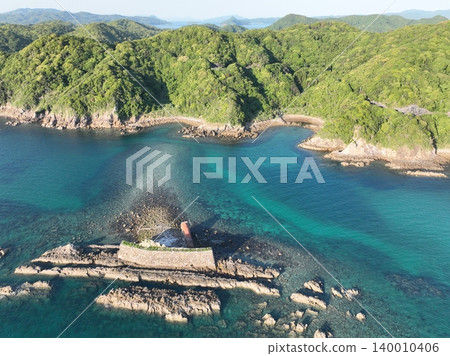 東海沿岸的埃博西礦坑，一座煤礦遺址：傍晚景色的空拍畫面。 140010406