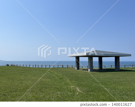 俯瞰大海及其公園的海岬 俯瞰大海及其公園的海岬 140011627