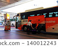A limousine bus that stores passengers' suitcases at Haneda Airport. 140012243