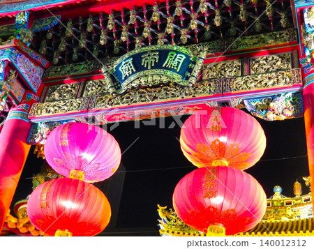 Yokohama Kantei-byo Temple was bustling with activity during the Lunar New Year. 140012312