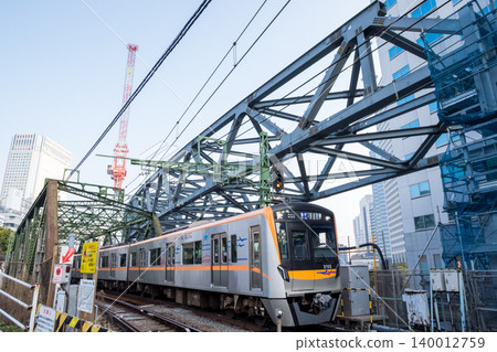 【京急本線】特快列車駛過新舊八山橋 【京急本線】特快列車駛過新舊八山橋 140012759