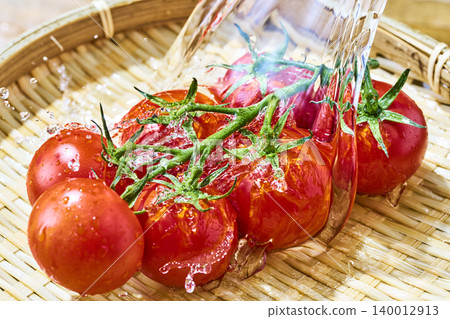 Fresh, washed cherry tomatoes on bunches 140012913