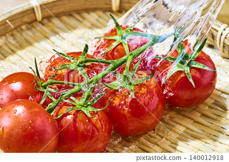 Fresh, washed cherry tomatoes on bunches Fresh, washed cherry tomatoes on bunches 140012918