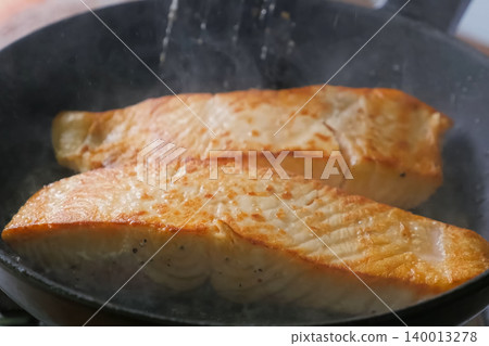 Frying red fish in pan. Pieces of red fish. Frying red fish in pan. Pieces of red fish. 140013278