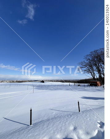 A clear winter day with a bright blue sky and a landscape of pure white snowfields. A clear winter day with a bright blue sky and a landscape of pure white snowfields. 140013924