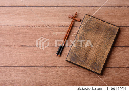Empty wooden cutting board for preparing ingredients for home cooking. An empty cutting board 140014954