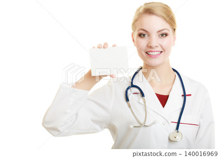 Doctor woman holding blank copy space card 140016969