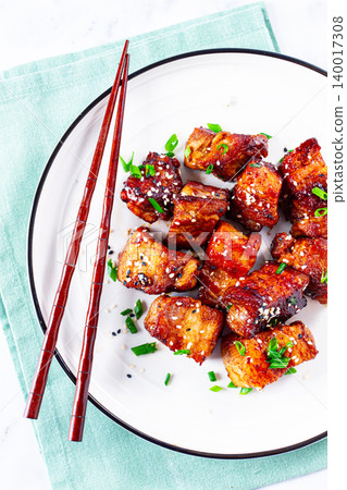 Chinese-style meat with sesame seeds and green onions, on a white plate, marble table, homemade, no people, Chinese-style meat with sesame seeds and green onions, on a white plate, marble table, homemade, no people, 140017308