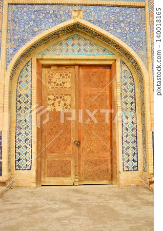 Entrance to Qo'sh Madrasa in Bukhara, Uzbekistan Entrance to Qo'sh Madrasa in Bukhara, Uzbekistan 140018165