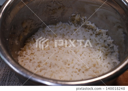 Cooked Rice in Metal Container Cooked Rice in Metal Container 140018248
