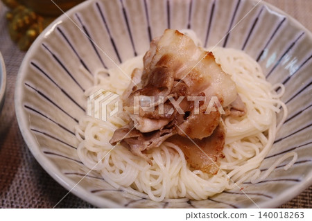 Bowl of Noodles with Pork Belly Bowl of Noodles with Pork Belly 140018263