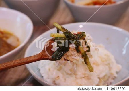 Rice and Kimchi Spoonful Close-up Rice and Kimchi Spoonful Close-up 140018291