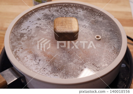 Steaming Pot Lid on Stovetop Steaming Pot Lid on Stovetop 140018556