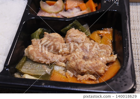 Chicken and Vegetable Bento Box Meal Chicken and Vegetable Bento Box Meal 140018629