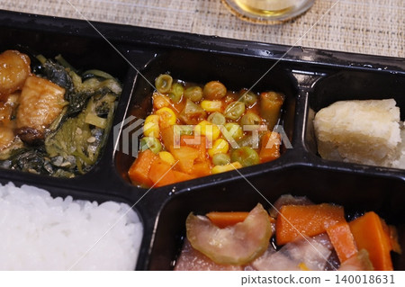 Bento Box Meal with Rice and Vegetables 140018631