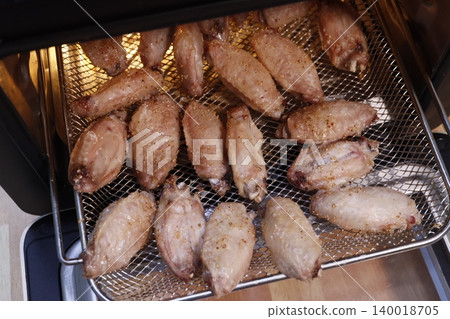 Air Fryer Cooking Chicken Wings Air Fryer Cooking Chicken Wings 140018705