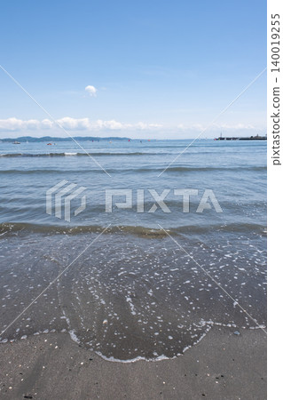 片瀨東濱海灘,夏天的江之島,湘南,神奈川縣 片瀨東濱海灘,夏天的江之島,湘南,神奈川縣 140019255