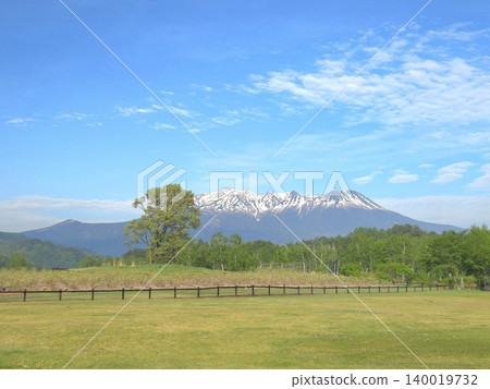 Mount Ontake in Shinshu, still covered in snow. Mount Ontake in Shinshu, still covered in snow. 140019732
