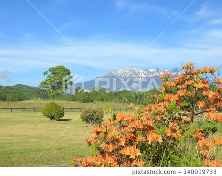 Mount Ontake in Shinshu, still covered in snow. Mount Ontake in Shinshu, still covered in snow. 140019733