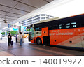 Limousine buses and tourists waiting to depart at Haneda Airport 140019922