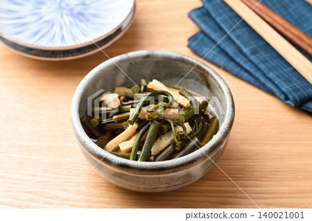 Boiled bracken and fried tofu Boiled bracken and fried tofu 140021001