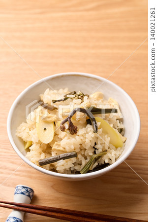 Rice cooked with bracken and bamboo shoots (mountain vegetable rice) Rice cooked with bracken and bamboo shoots (mountain vegetable rice) 140021261