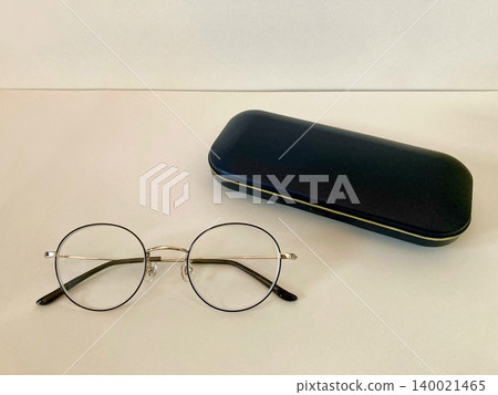 Glasses and glasses case 1 Glasses and glasses case 1 140021465