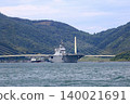 一艘停泊的驅逐艦和起重橋 140021691