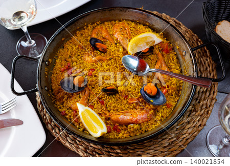 Paella de marisco, served on plate Paella de marisco, served on plate 140021854