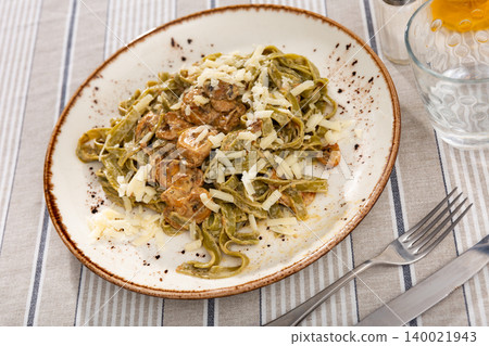 Delicious pasta served in mushroom sauce on platter 140021943