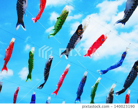 A beautiful scene of carp streamers against a blue sky at the "Kawaguchi Shibakawa Carp Streamer Festival 2026". 140023190