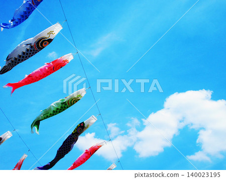 A beautiful scene of carp streamers against a blue sky at the "Kawaguchi Shibakawa Carp Streamer Festival 2026". 140023195
