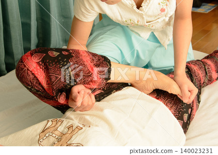 Foot stretching treatment using Thai traditional massage Foot stretching treatment using Thai traditional massage 140023231