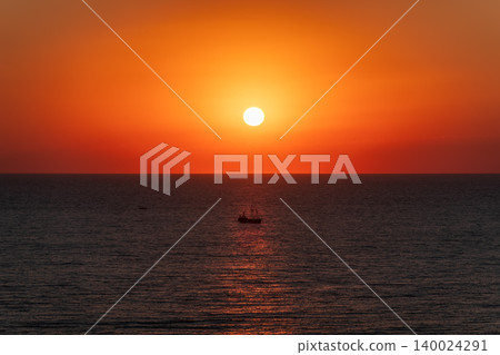 Beautiful red and orange sunrise over the sea. 140024291