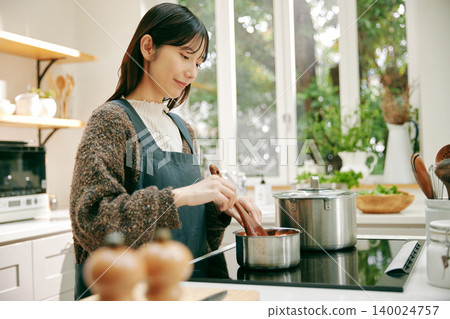Woman who likes cooking Woman who likes cooking 140024757