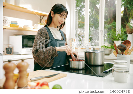Woman who likes cooking Woman who likes cooking 140024758