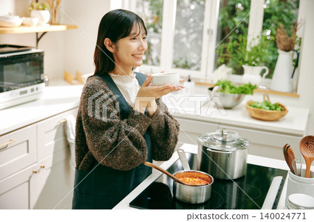 Woman who likes cooking Woman who likes cooking 140024771