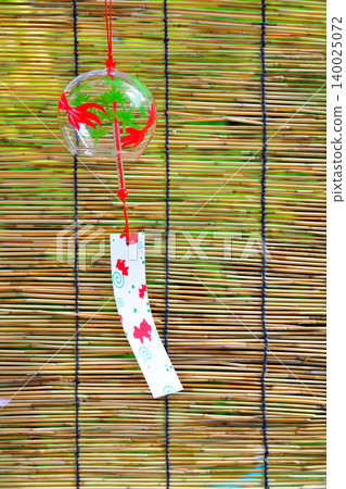 花園裡有竹簾和風鈴，讓人感受到夏天的氣息。 140025072