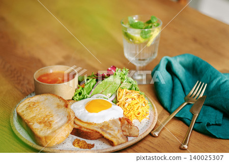 時尚的一盤午餐 時尚的一盤午餐 140025307