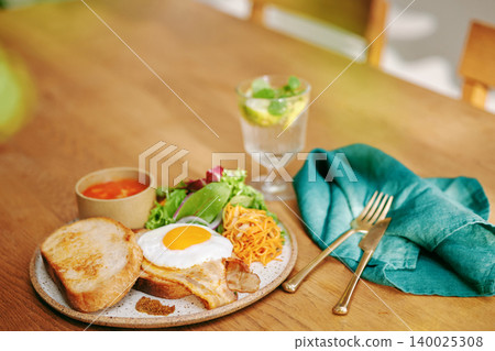 Fashionable one plate lunch 140025308