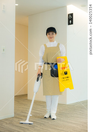 中年女清潔工 中年女清潔工 140025354