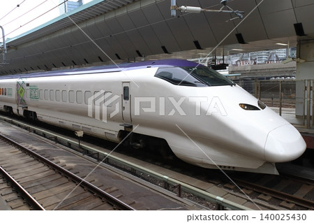 The Tohoku Shinkansen is a special freight-only Shinkansen. The Tohoku Shinkansen is a special freight-only Shinkansen. 140025430