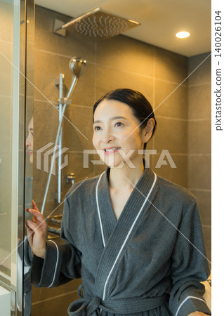 Middle-aged woman in a bathrobe 140026104
