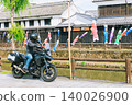 A storehouse, carp streamers, and a motorcycle in Tochigi City. 140026900
